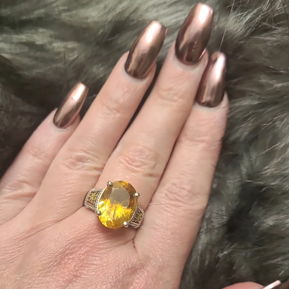 Redvelvetrebel 24ct oval